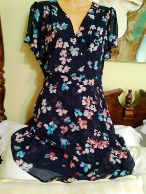 DR2 FLORAL DRESS GOOD CONDITION SIZE MED